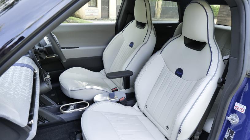 3441808 135kW E Classic [Level 1] 41kWh 3dr Auto